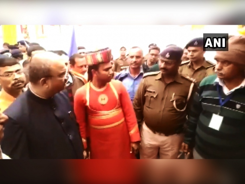 Video : Police officer falls too expensive to inquire about minister in Bihar | Video : मंत्र्याची चुकून चौकशी करणं पोलीस अधिकाऱ्याला पडली महागात 