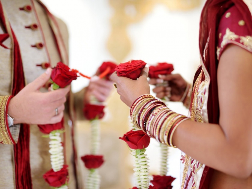 Know the reasons of why People get married | 'या' ५ कारणांमुळे इच्छा नसताना सुद्धा लोक लग्न करतात