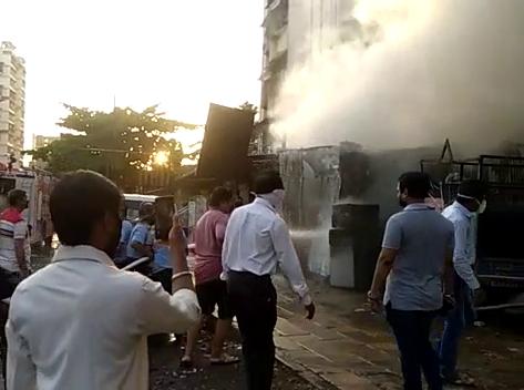Fire breaks out in warehouse in Kalyan pda | कल्याणमध्ये भंगाराच्या दुकानाला लागली आग