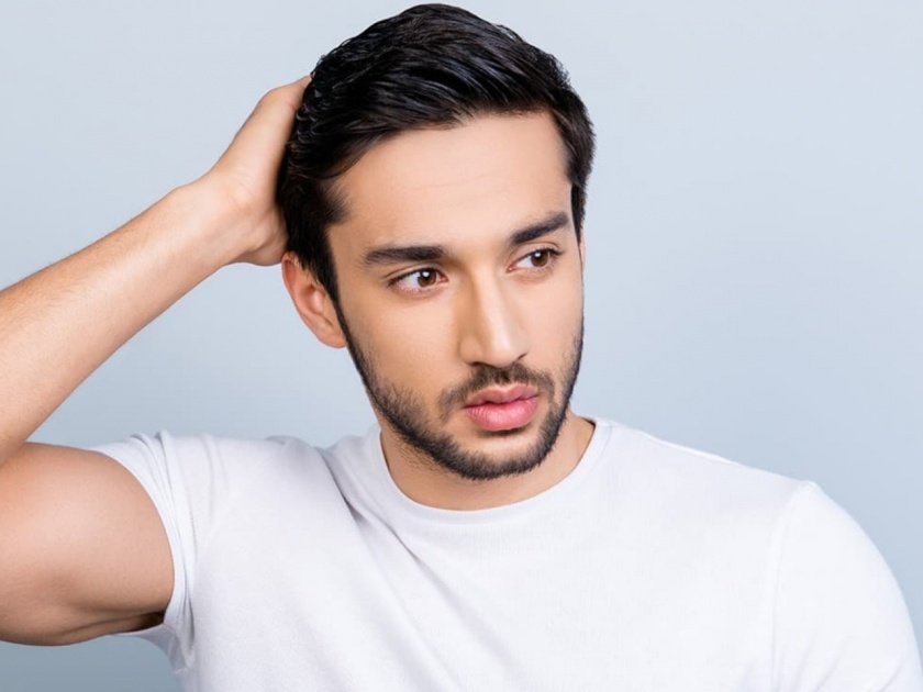 Hair care tips for men during self quarantine myb | फक्त 'या' ट्रिक्स वापरून पुरूषांना लॉकडाऊनमध्येही केसांचं सौंदर्य येईल खुलवता  