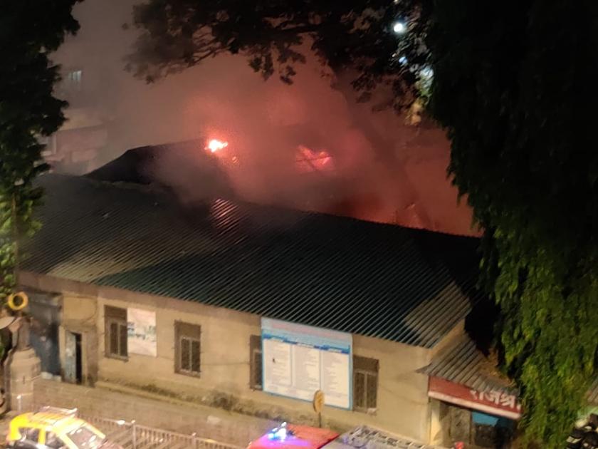 Fire in Chinchpokli; Blow to the sculptor's office pda | चिंचपोकळीत आग; मूर्तीकाराच्या कार्यालयास झळ