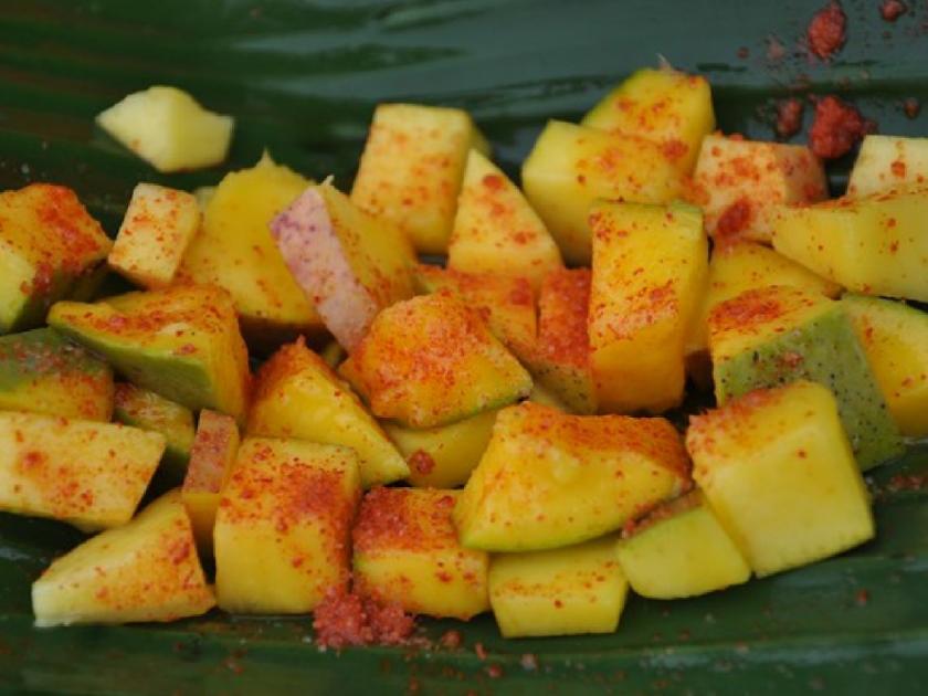 Deepika padukon and kareena kapoor eat raw mango know the benefits of raw mango myb | 'ही' अभिनेत्री खात आहे तिखट-मीठ लावलेली कैरी, जाणून घ्या कैरी खाण्याचे आरोग्यदायी फायदे