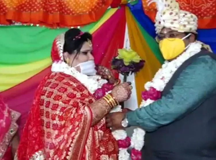 CoronaVirus Marathi News widow daughter in law marriage lockdown in ratlam SSS | CoronaVirus News : अनोखा आदर्श! लॉकडाऊनमध्ये पार पडला विधवा सुनेचा पुनर्विवाह
