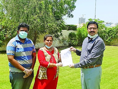 coronavirus: Masalaking donors help Indians stranded in UAE | coronavirus: यूएईत अडकलेल्या भारतीयांना मसालाकिंग दातार यांची मदत