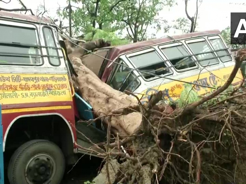 super cyclone amphan hits west bengal many killed SSS | Cyclone Amphan : पश्चिम बंगालमध्ये 'अम्फान'चे थैमान! अनेकांचा मृत्यू, कोट्यवधीचं नुकसान