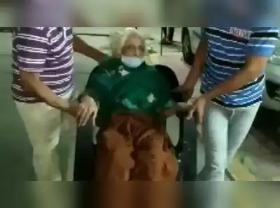 CoronaVirus Marathi News 100 year old woman recovering covid19 indore SSS | CoronaVirus News : अरे व्वा! 100 वर्षांच्या आजींनी जिंकलं 'कोरोना युद्ध'; टाळ्यांचा गजरात झालं स्वागत