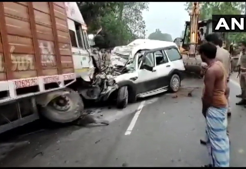Horrific accident in a truck-Scorpio; 9 killed, 1 injured | ट्र्क-स्कॉर्पियोमध्ये भीषण अपघात; ९ जणांचा मृत्यू