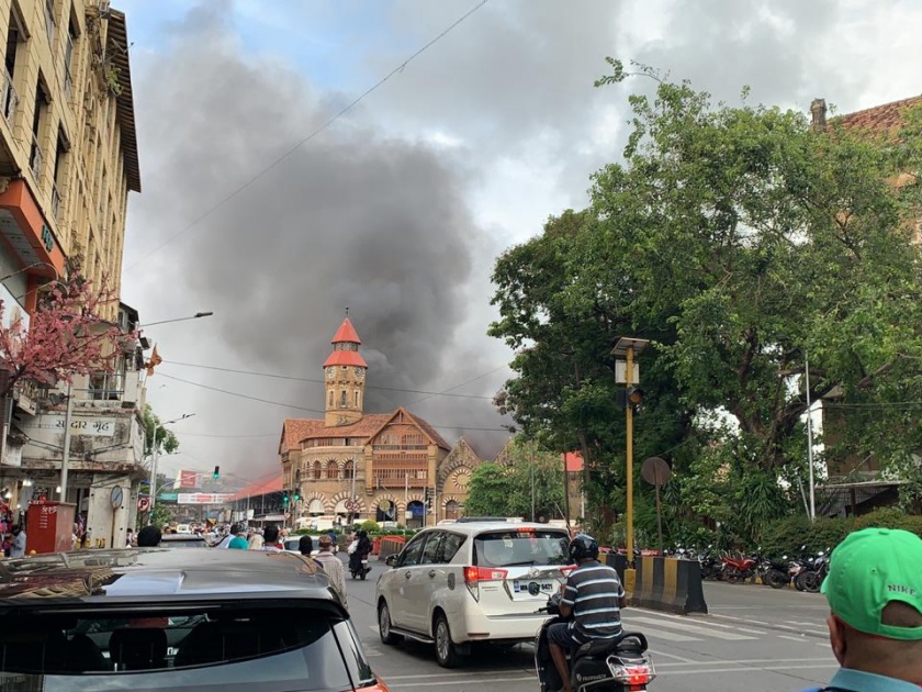 Video: Agnitandav! fire break out in Crawford Market area | Video : अग्नितांडव! क्रॉफर्ड मार्केट परिसरात भीषण आग