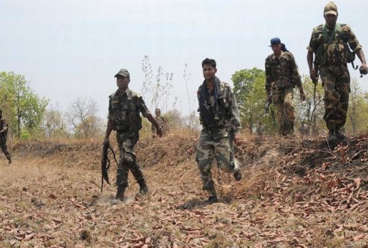 Encounter between Naxalites and BSF personnel after IED blast | IED स्फोटानंतर नक्षलवादी आणि बीएसएफ जवानांमध्ये चकमक