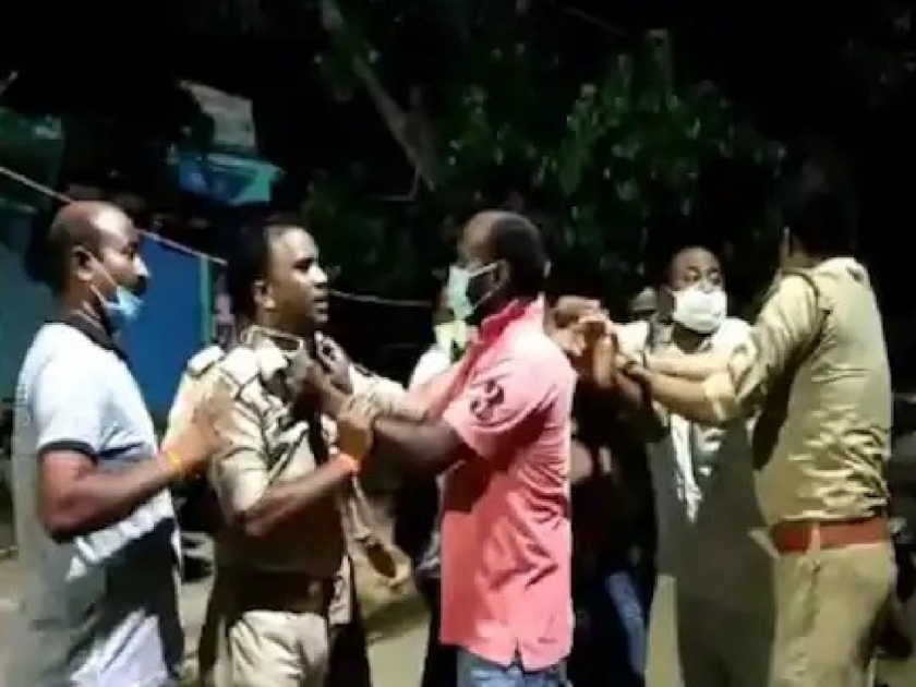 varanasi bjp leaders and sons beat up constables poking for masks | संतापजनक! मास्क न लावण्यावरून झाला वाद, भाजप नेत्याची पोलिसांना मारहाण