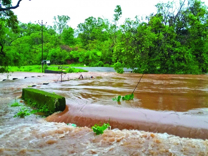 Raigad district was lashed by rains | रायगड जिल्ह्याला पावसाने झोडपले