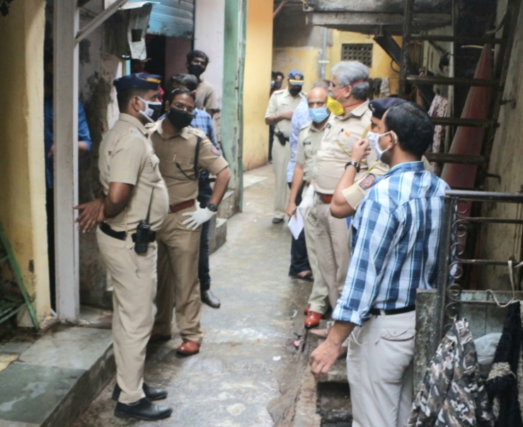 In Dharavi, a minor was stabbed to death | धारावीत अल्पवयीन तरुणाची सपासप चाकूने वार करून हत्या
