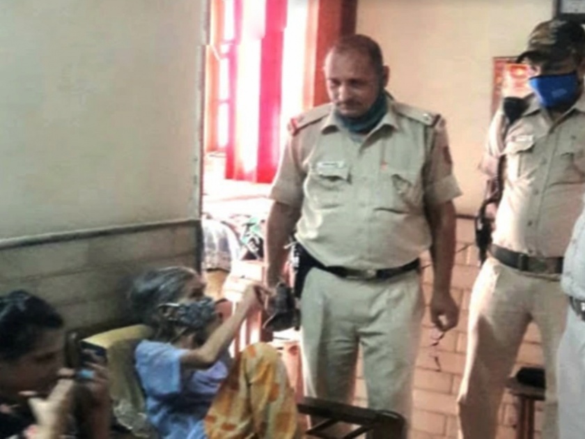 delhi police saved life of elderly woman locked in the bed box | बापरे! बेडच्या बॉक्समध्ये चुकून लॉक झाल्या आजी अन्..; जाणून घ्या नेमकं काय घडलं?