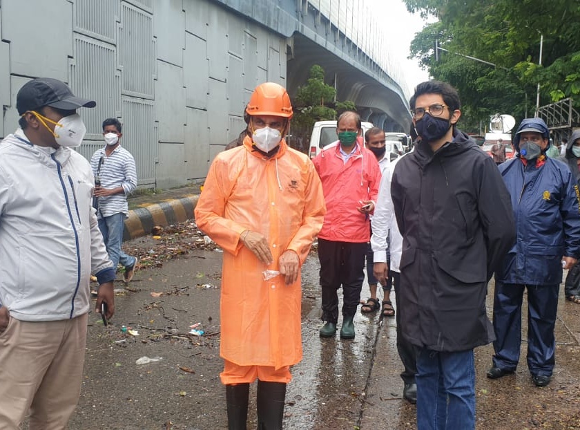 Mumbai Rain Update: Aditya Thackeray reviews rain situation in Mumbai | Mumbai Rain Update : मुंबईतील पावसाच्या परिस्थितीचा आदित्य ठाकरेंनी घेतला आढावा