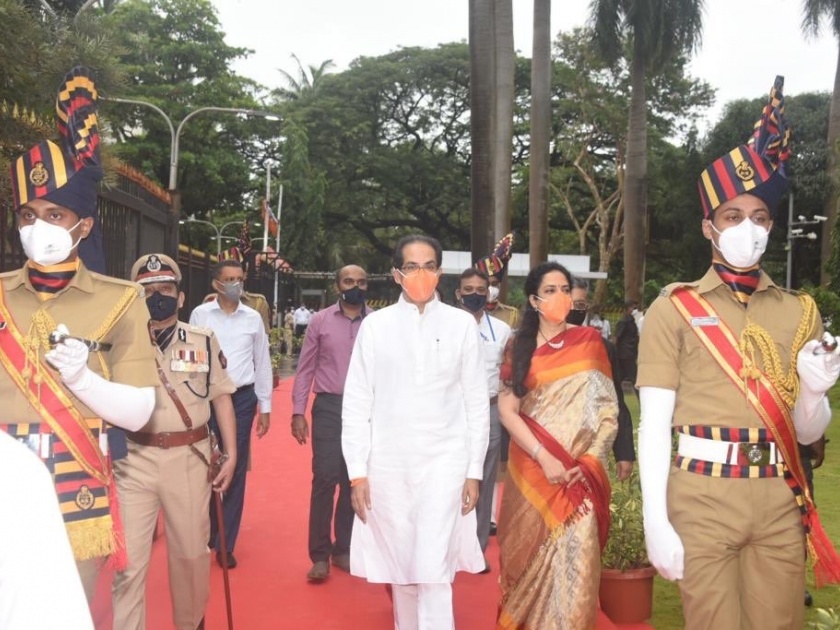 CM Uddhav Thackeray Hoists National Flag on 74th Independence Day | Independence Day 2020 : मुख्यमंत्र्यांच्या हस्ते मंत्रालयात ध्वजारोहण, 'जय जवान जय किसान, जय कामगार'चा दिला नारा