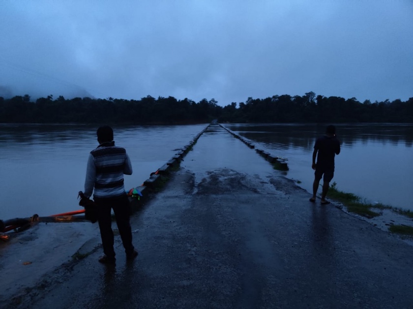 Many villages were cut off due to flood waters and traffic jams on the Pearlkota river bridge in Bhamragad | भामरागडमधील पर्लकोटा नदीच्या पुलावर पुराचे पाणी, वाहतूक बंद झाल्याने अनेक गावांचा संपर्क तुटला  