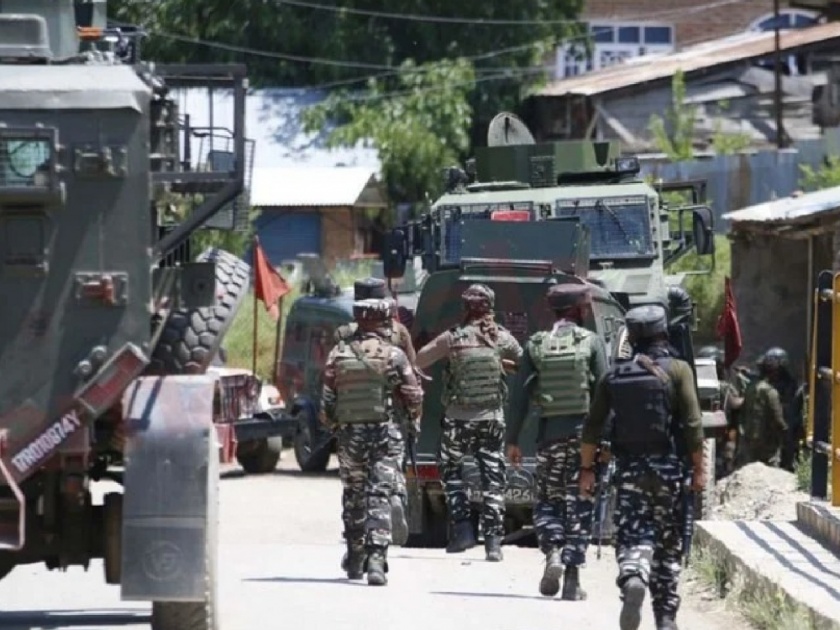 In Jammu and Kashmir, two terrorists were killed in encounter with security forces | जम्मू काश्मीरमध्ये चकमक, दोन दहशतवाद्यांचा सुरक्षा दलाच्या जवानांनी केला खात्मा 