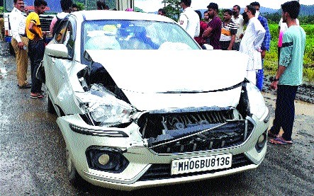 ST driver hit car, accident on Mumbai-Goa highway | एसटीचालकाने दिली कारला धडक, मुंबई-गोवा महामार्गावर अपघात
