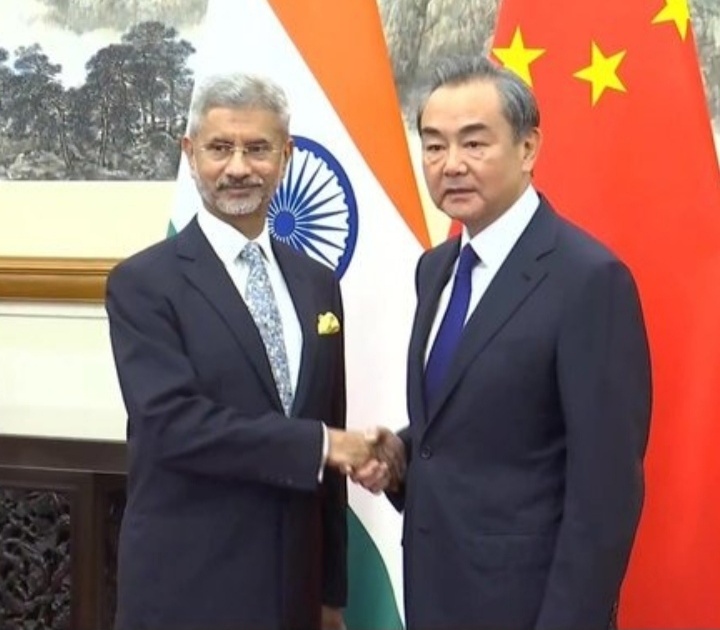 India China FaceOff: Signs of easing of tension in Ladakh, India, China agree on 5-point program | लडाखमधील तणाव निवळण्यासाठी भारत-चीनमध्ये ५ सूत्री कार्यक्रमावर सहमती, सैन्यमाघारीबाबतही झाला मोठा निर्णय