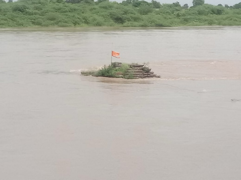 Godavari river Likely to exceed danger level | गोदामाय धोक्याची पातळी ओलांडण्याची शक्यता