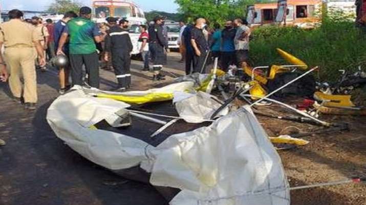 Kerala 2 Navy officers killed after glider crashes in Kochi | नौदलाच्या ग्लायडरला भीषण अपघात, दोन अधिकाऱ्यांचा मृत्यू