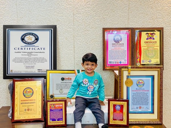one year nine month old aadith gourishetty bags international national records | कौतुकास्पद! एक वर्ष 9 महिन्यांच्या 'या' चिमुकल्याची बातच न्यारी; वर्ल्ड बुक ऑफ रेकॉर्ड भारी