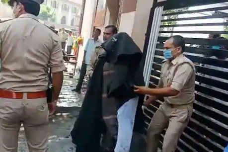 Police have custody the son of a former governor in connection with the self-immolation of a woman in front of the BJP office | भाजपाच्या कार्यालयासमोर महिलेने केलेल्या आत्मदहनाप्रकरणी पोलिसांनी माजी राज्यपालांच्या मुलास घेतले ताब्यात