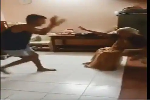 Trending video grandson playing garba with grandmother at home | Video : वाह, लय भारी! आजीला खुर्चीत बसवून हा पठ्ठ्या खेळतोय गरबा; पाहा व्हिडीओ