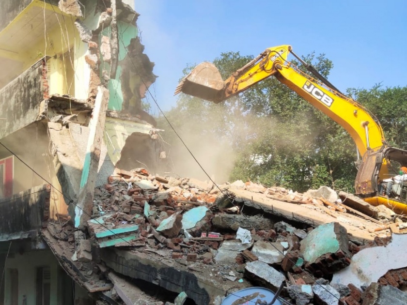 Meena Vithu Building Collapse in kopar dombivali | कोपरमध्ये इमारत कोसळली, "तो" ठरला देवदूत; प्रसंगावधनाने वाचले 75 जणांचे प्राण