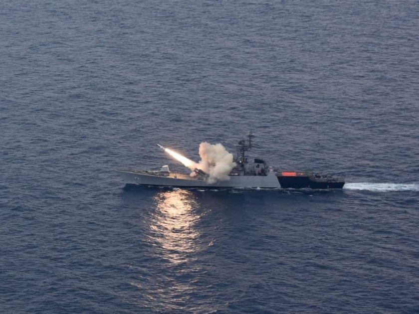 Naval anti-ship missile test, accurate target in the Bay of Bengal | नौदलाची जहाजभेदी क्षेपणास्त्राची चाचणी, बंगालच्या उपसागरात अचूक साधला निशाणा