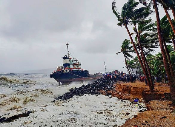 The central government provided only Rs 268 crore to help with the damage caused by the cyclone Nisarg | केंद्राचा दुजाभाव? निसर्ग चक्रीवादळातील नुकसानीच्या मदतीपोटी दिले केवळ २६८ कोटी