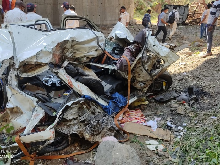 Three killed, car smashed in Kondaibari Ghat of dhule surat express highway | भयंकर! कोंडाईबारी घाटात भीषण अपघातात तिघांचा मृत्यू, कारचा चक्काचूर 