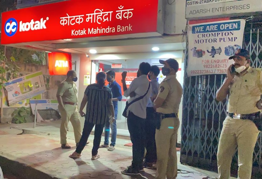 The driver hijacked the car with Rs 4 crore in the ATM, finally the police found it in Bhiwandi | ATM कॅश व्हॅन ड्रायव्हरने पळवली; ४ कोटी घेऊन झाला पसार