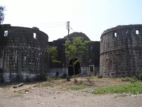 Great disappointment of Arnala fort dwellers | अर्नाळा किल्लावासीयांच्या पदरी घोर निराशा, जेट्टीचे काम कासवगतीने