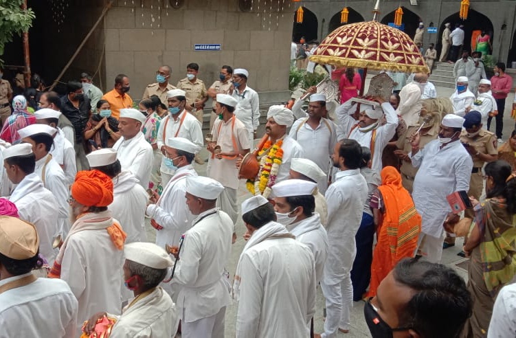 Sanjeevan Samadhi Ceremony Sant dnyaneshwar palkhi alandi | "माऊली - माऊलीं"च्या जयघोषात संजीवन समाधी दिन साजरा