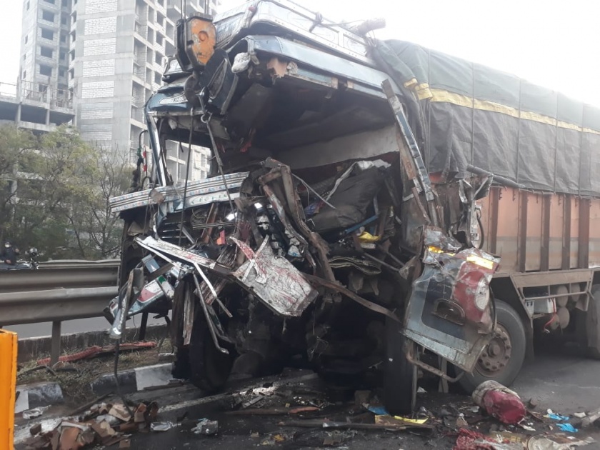 Series of accidents on Mumbai-Bangalore highway; 2 killed, 3 injured in two accidents | मुंबई -बंगळुरु महामार्गावर अपघातांची मालिका; २ ठार, ३ जखमी