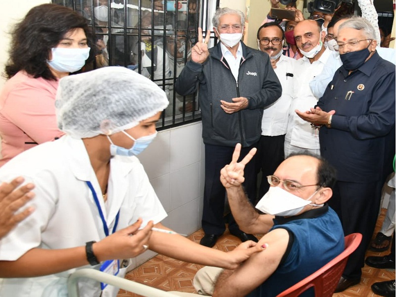 Launch! Corona vaccination campaign begins in Aurangabad | शुभारंभ ! औरंगाबादेत कोरोना लसीकरण मोहिमेस सुरुवात; १० केंद्रांवर दिली जाणार लस