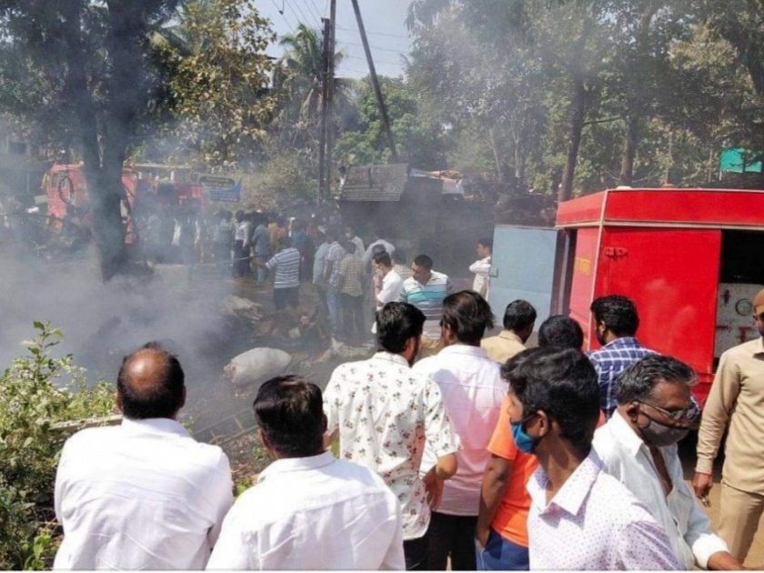 Scrap material set on fire in Kankavali | कणकवलीत भंगार साहित्याला आग, नगरपंचायतीच्या अग्निशामक बंबाद्वारे आणली आटोक्यात 