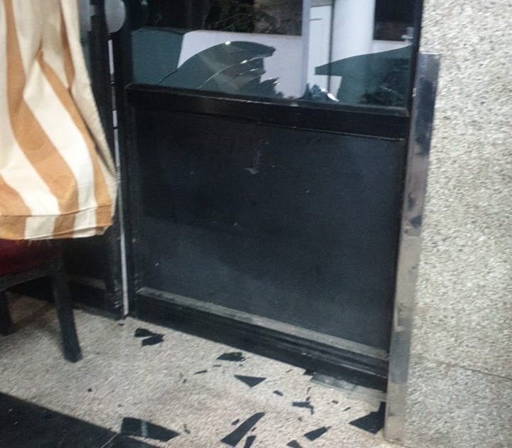 Vandalised in ‘sahyog Critical’ after patient death in jalgaon | रुग्णाच्या मृत्यूनंतर ‘सहयोग क्रिटीकल’मध्ये तोडफोड