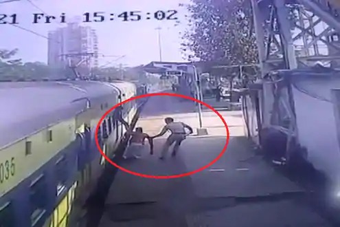 Narrowly escaped! RPF jawans rushed to the rescue handicap while going under train | Video : बाल बाल बच गया! आरपीएफ जवान मदतीला धावला अन् ट्रेनखाली जाता जात दिव्यांग वाचला