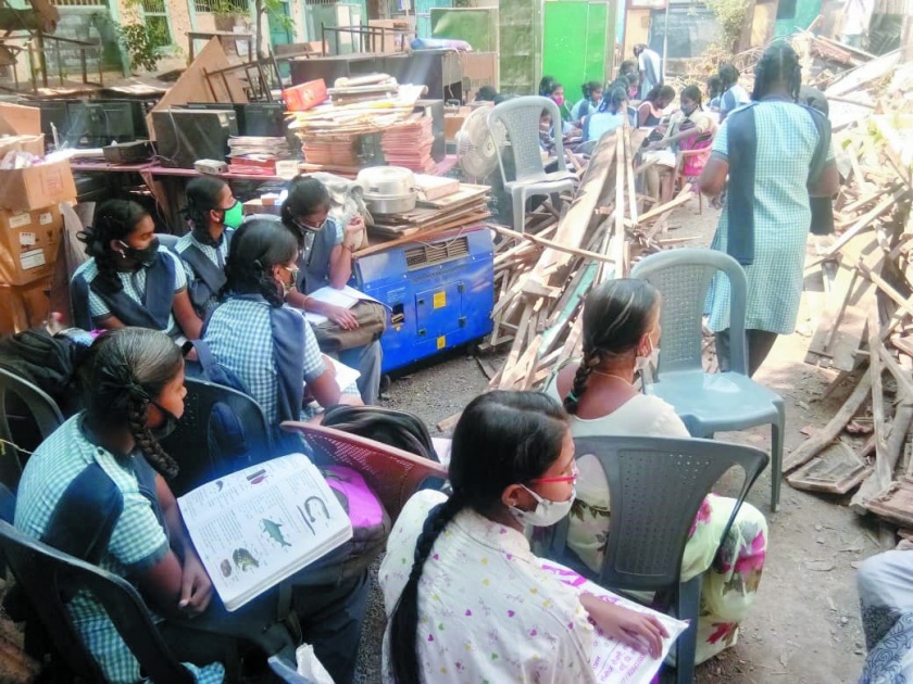 The school was demolished without informing the administration, and a letter was removed from the building; Report to police | प्रशासनाला माहिती न देता शाळा पाडली, इमारतीवरील पत्राही काढला; पोलिसांत तक्रार