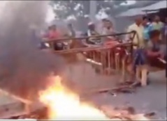 supporters of arabul islam torched few chairs outside tmc party office assembly election mamata banerjee | नेत्याला तिकीट नाकारल्याने TMC कार्यकर्ते संतापले; कार्यालयाबाहेर केली तोडफोड अन् जाळपोळ