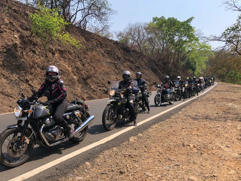 Royal Enfield celebrated Women's Day of 146 km ride with 18 women riders from Mumbai | रॉयल एनफील्डची महिलांसोबत राईड; लोणावळ्यात वृक्षारोपण