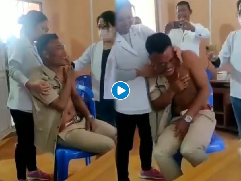 viral video of nagaland police cop laugh heriously before vaccination | अरे देवा! कोरोनाची लस घेताना पोलिसाला हसूच आवरेना; तुफान व्हायरल होणारा 'हा' Video पाहिलात का?