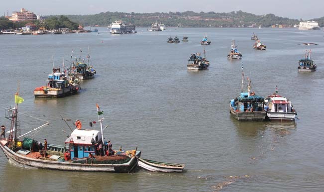 ONGC will not be allowed to conduct survey in Maharashtra's maritime boundaries unless fishermen are compensated, Aslam Sheikh warns ONGC | "...तर महाराष्ट्राच्या सागरी हद्दीत ओएनजीसीला सर्वेक्षण करू देणार नाही" राज्य सरकारमधील मंत्र्याचा इशारा