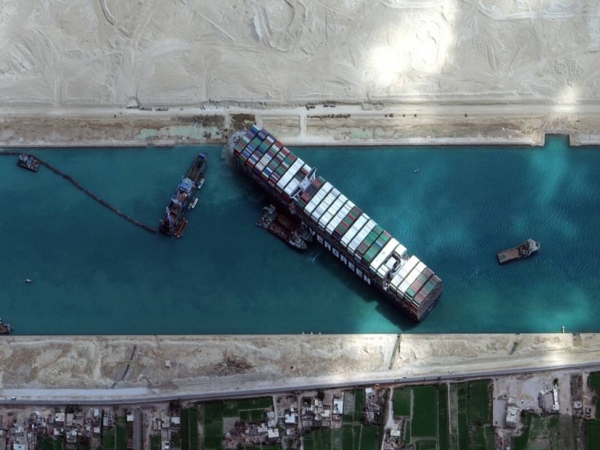 Suez crisis over trade, shipping via Africa | व्यापारावर ‘सुवेझ’चे संकट, आफ्रिकेमार्गे जहाजे रवाना