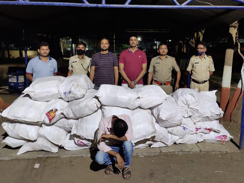 4 lakh 80 thousand gutka seized in police raid in Pathri | पाथरीमध्ये पोलिसांच्या छाप्यात ४ लाख ८० हजाराचा गुटखा जप्त