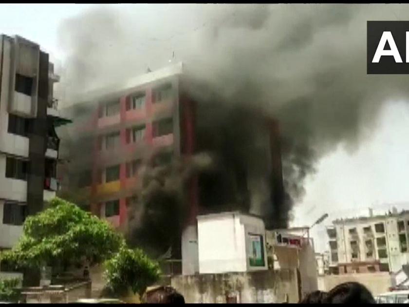 ahmedabad school fire 4 students stuck inside 10 fire brigade on spot | Ahmedabad Fire : शाळेच्या इमारतीला भीषण आग, 4 विद्यार्थी अडकल्याची भीती