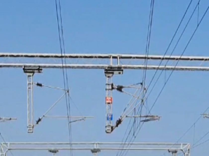 thieves create stir in railway escaped wires from running line of 25 thousand voltage current | बापरे! 25 हजार व्होल्टेजची 10 लाख किंमतीची ओव्हरहेड वायर चोरट्यांनी केली लंपास, रेल्वे प्रशासनात खळबळ