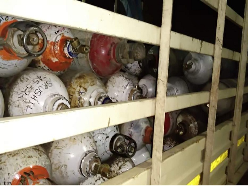 Oxygen Cylinder Black Marketing : 40 oxygen cylinders illegally stored in Jalna seized | Oxygen Cylinder Black Marketing : जालन्यात अवैधरित्या साठवलेले ४० ऑक्सिजन सिलिंडर जप्त